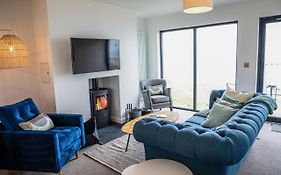 Residence 10 By Together Travel - Luxury 2-Bed Penthouse Apartment